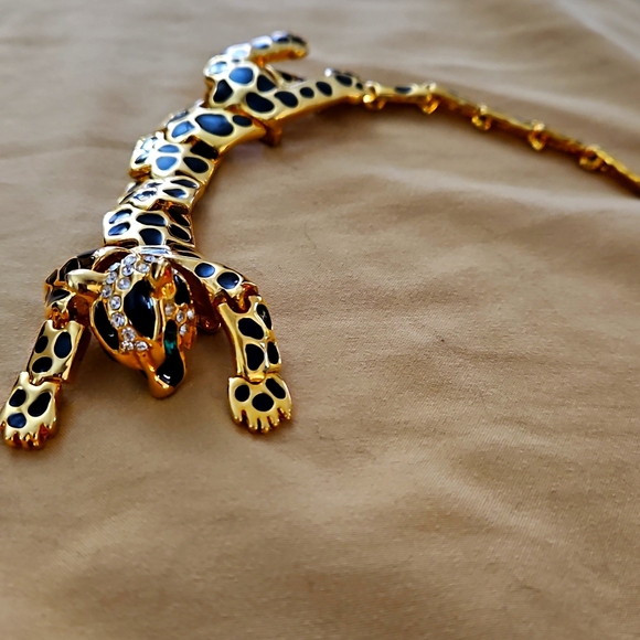 LEOPARD  SHOULDER‎  LONG BROOCH WITH GREEN EYES - Picture 1 of 6